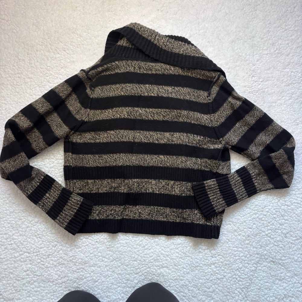 ⭐️⭐️⭐️One Girl Who Black and Brige Striped Bolero Cardigan size Medium - Picture 6 of 6